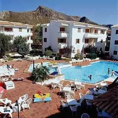 Aparthotel Flora Port de Pollenca 3*,