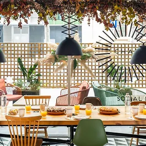 Hotel Ibis Plaza Glories 22@ **