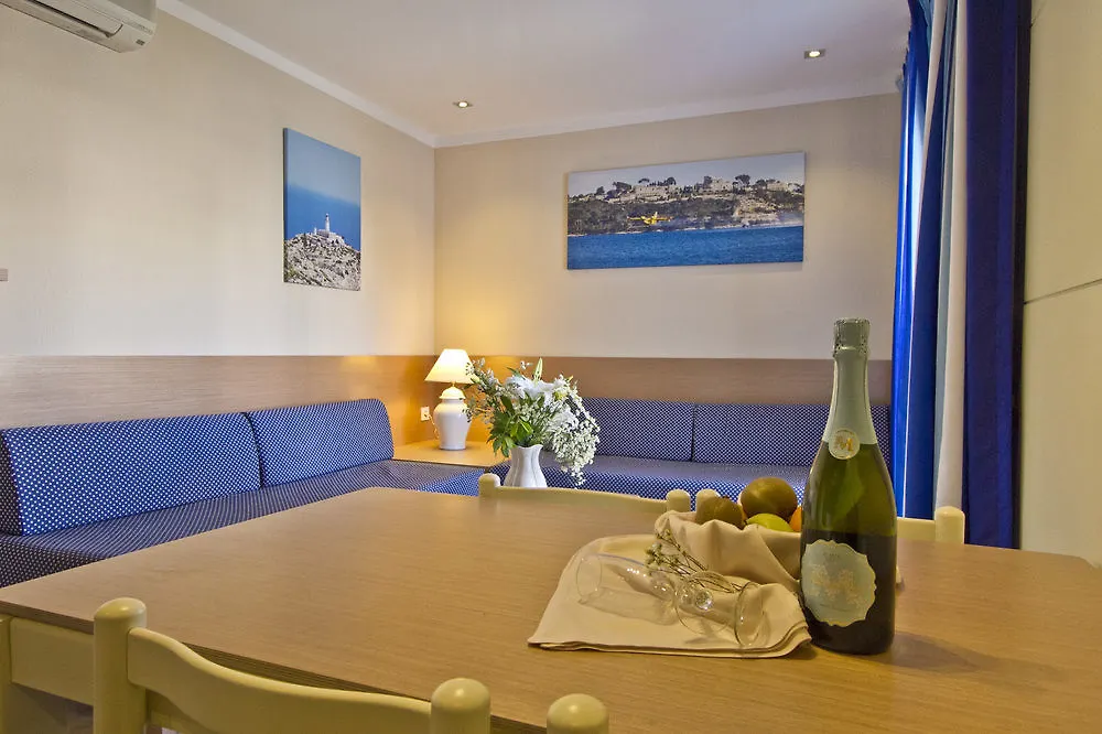 Aparthotel Flora Port de Pollença 3*,